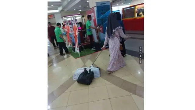6 Potret Tas Emak-Emak Ini Nyeleneh Banget, Bikin Geleng Kepala