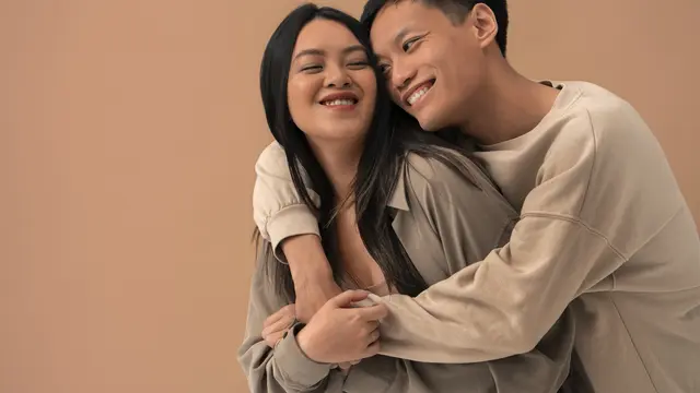 Komunikasi yang terbuka dan jujur adalah pondasi penting dalam setiap hubungan.