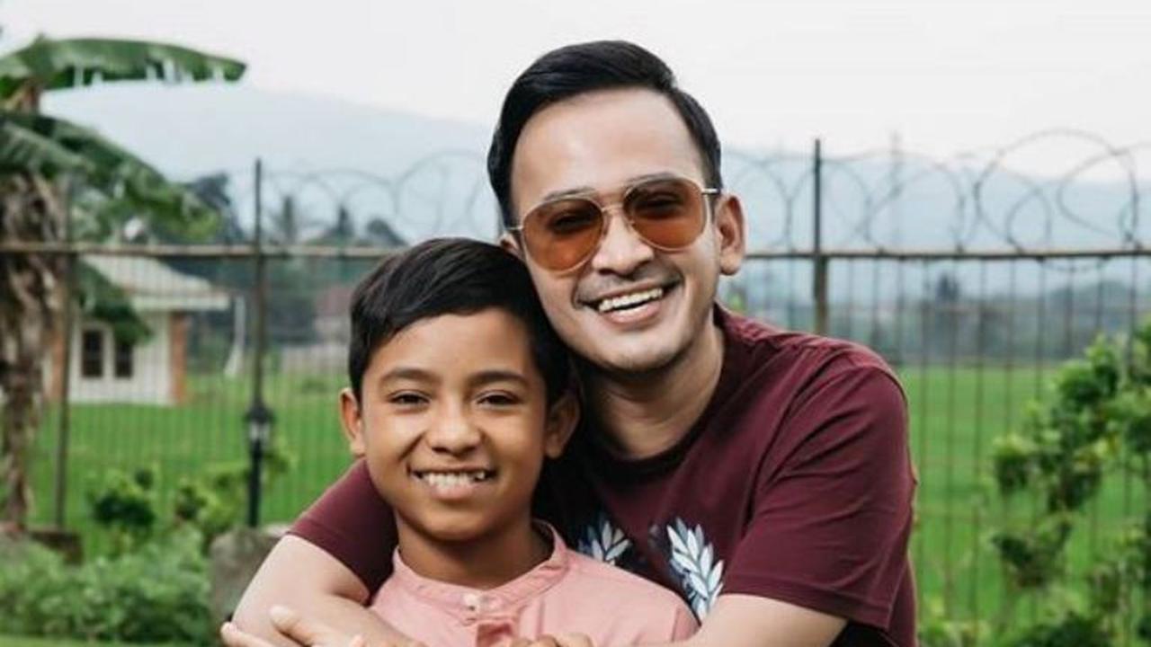Ruben Onsu bersama anak angkatnya, Betrand Peto (Foto: Instagram/@betrandpeto)