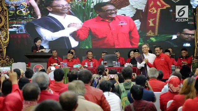 Ketua Umum DPP PDIP Perjuangan Megawati Soekarnoputri mengumumkan nama Sihar Sitorus sebagai pendamping Djarot dalam Pilkada Sumut 2018