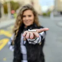 Mana Lebih Bahaya, Asap Kendaraan atau Asap Rokok? (Marcosphoto/shutterstock)