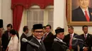 Pelaksana Tugas (Plt) pimpinan KPK, Johan Budi (tengah) saat mengikuti gladi bersih pelantikan di Istana Merdeka, Jakarta, Jumat (20/2/2015). (Liputan6.com/Faizal Fanani)