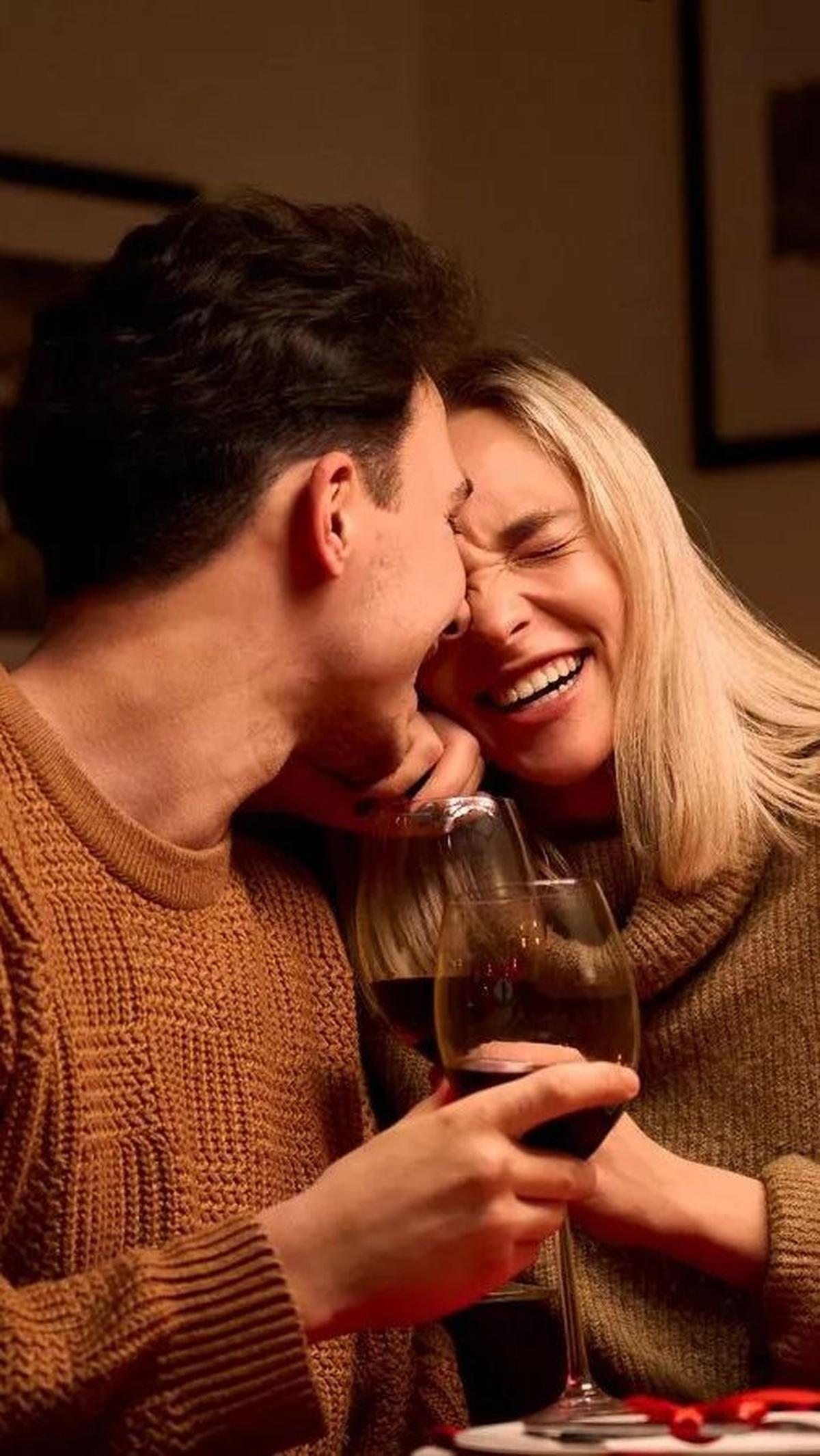 59. Sebenarnya pacar orang itu juga pacar kita, karena kita kan juga orang.<br><br>60. Berulang tahun memang indah. Akan tetapi lebih indah jika berulang kali bersamamu.<br>