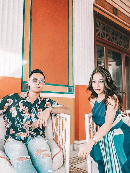 "Habis puasa sampai jam 12.00 siang terus puasa lagi sampai jam 18.00 sore dan setiap hari kayak gitu. Makanya sekarang kalau bulan puasa melihat telur dadar kayak ingat banget zaman dulu. Kangen, sih," ucap Nikita. (Instagram/nikitawillyofficial94)