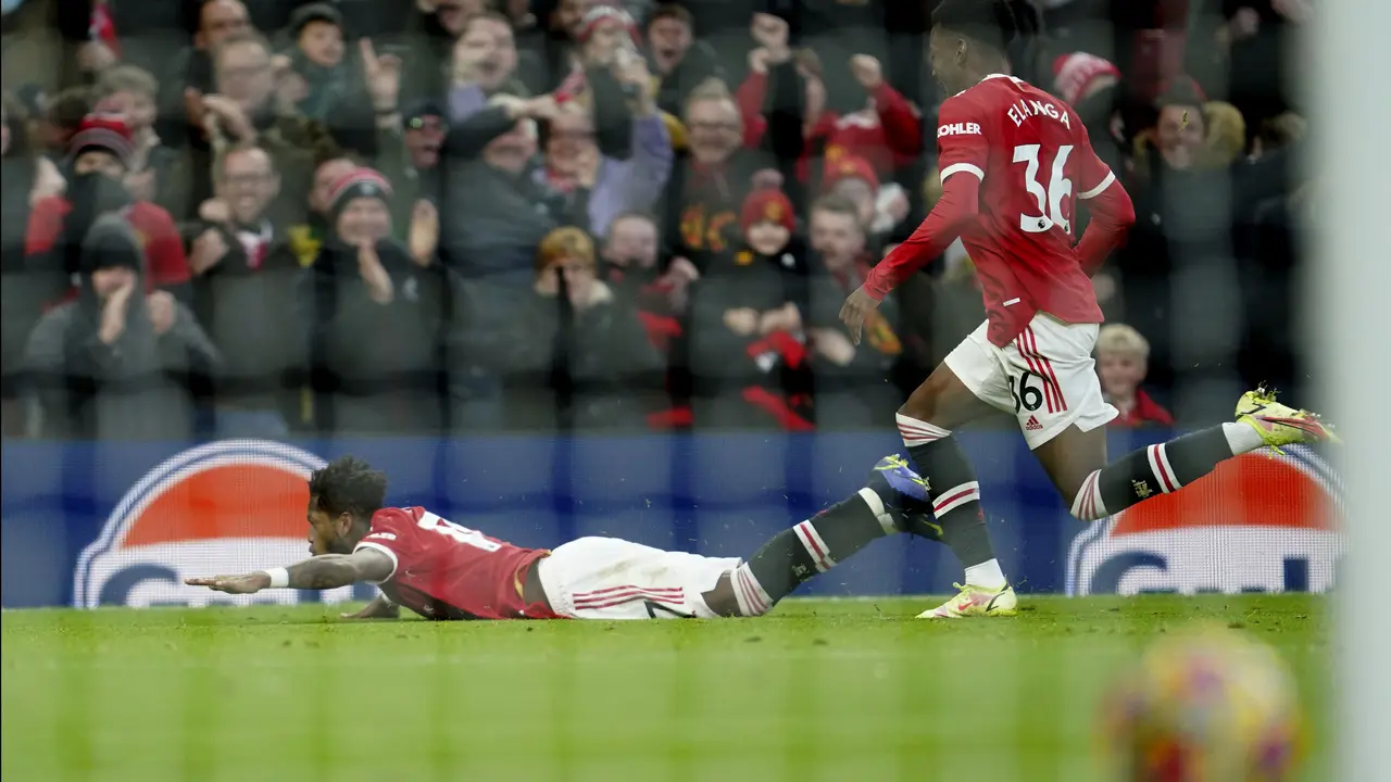 Foto: Sore Syahdu di Markas Manchester United Milik Fred dan Ralf Rangnick