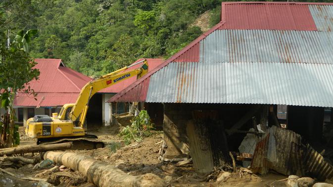 Salah satu rumah yang hancur akibat banjir bandang Solok Selatan. (Liputan6.com/Novia Harlina)