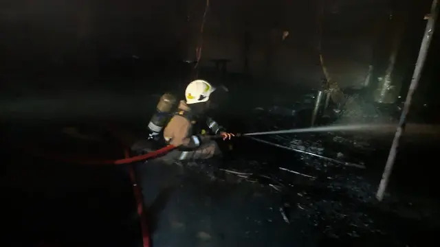 Kebakaran melanda Warung Leko yang terletak di lantai 5 Mall Ciputra pada Jumat (4/10/2024).