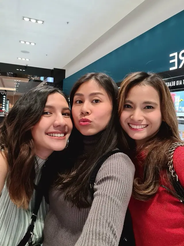 7 Momen Kebersamaan Geng Flawsome Acha Septriasa Kumpul Bareng di Australia