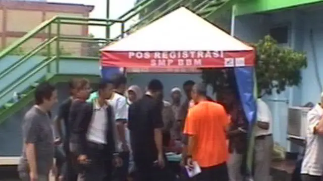 [VIDEO] Pasang RFID, Pemilik Mobil Rela Antre 5 Jam