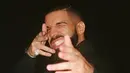 Drake memberi kejutan mahasiswa University of Miami karena memberikan beasiswa secara tiba-tiba bagi seorang mahasiswi di sana. (instagram/champagnepapi)
