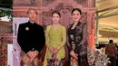 Acara yang digelar di Solo ini tentu dihadiri oleh Gibran Rakabuming Raka bersama istrinya. Dalam momen tersebut, Niki pun mengabadikan momen bersama dengan Mas Wali yang selalu populer di media sosial beberapa waktu belakangan ini. (Liputan6.com/IG/@nikitamirzanimawardi_172)
