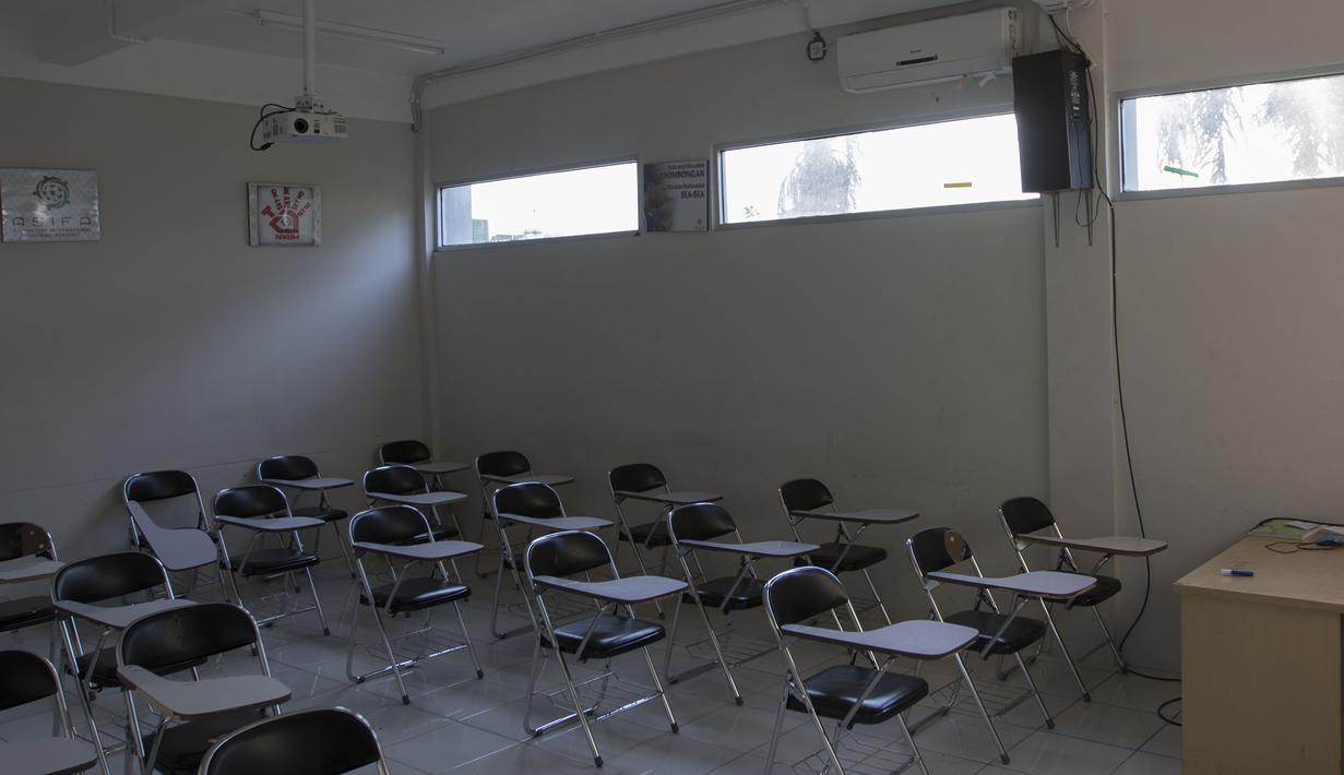 Sebagai akademi sepak bola bertaraf internasional, ASIFA juga menyediakan sekolah khusus bagi para anak didiknya di Malang, Jawa Timur. (Bola.com/Vitalis Yogi Trisna)