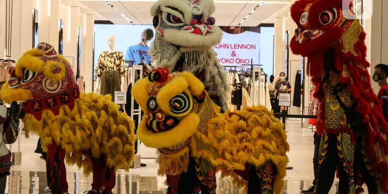 Atraksi Barongsai Semarakkan Perayaan Imlek di Pusat Perbelanjaan