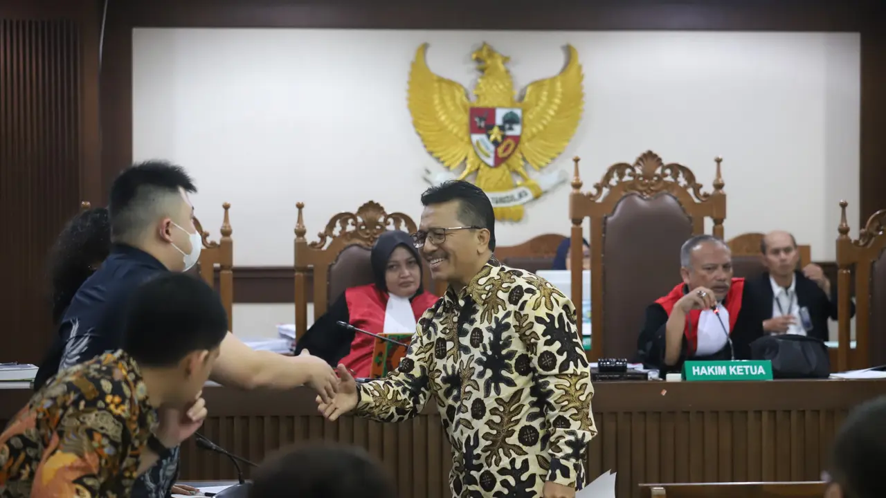 Mantan General Manager Fixed Income PT Bhakti Investama, Togi Sitindaon di Pengadilan Negeri Jakarta Pusat. (Istimewa)
