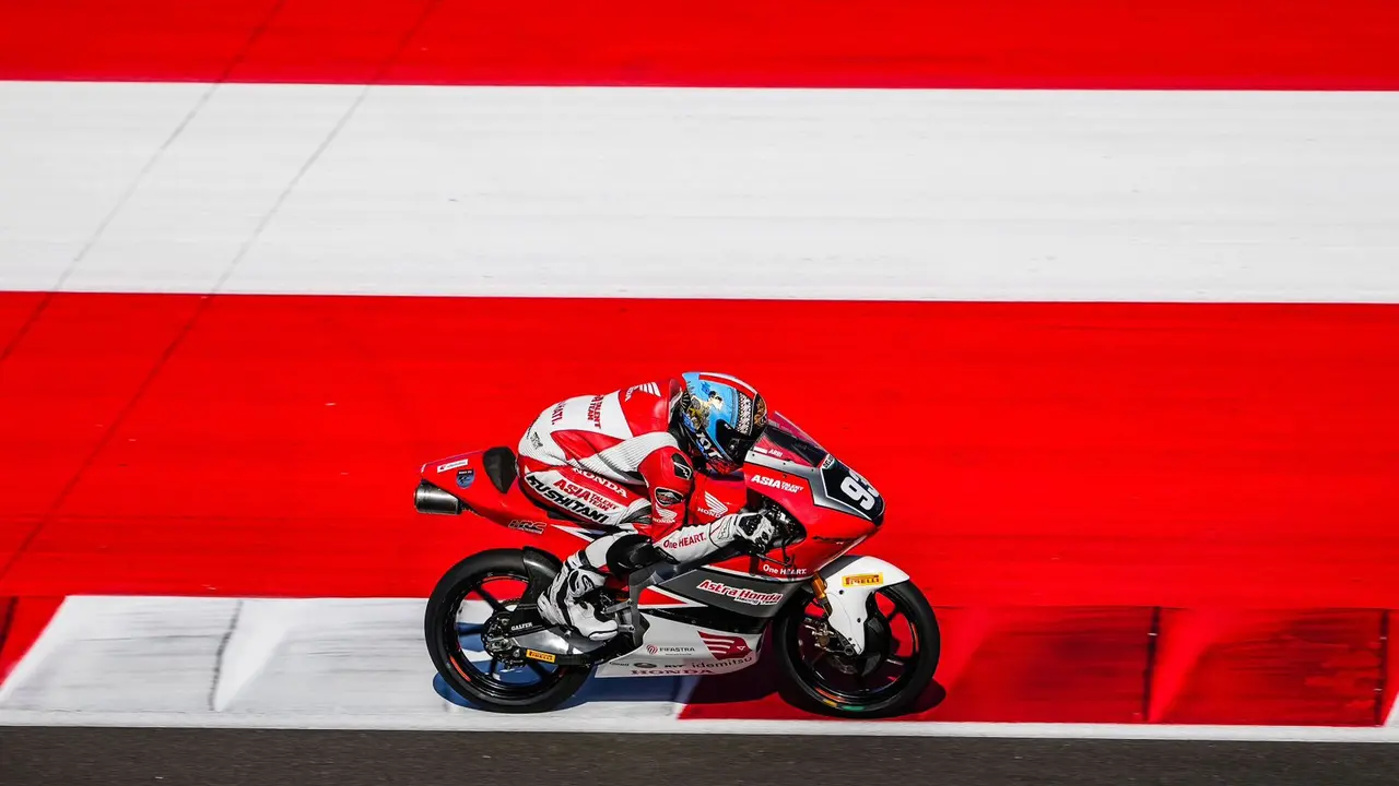 Pembalap Astra Honda Beraksi di Sirkuit Mandalika