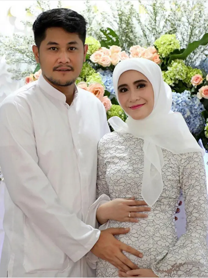 [Bintang] Empat Bulan Kehamilan Ryana Dea