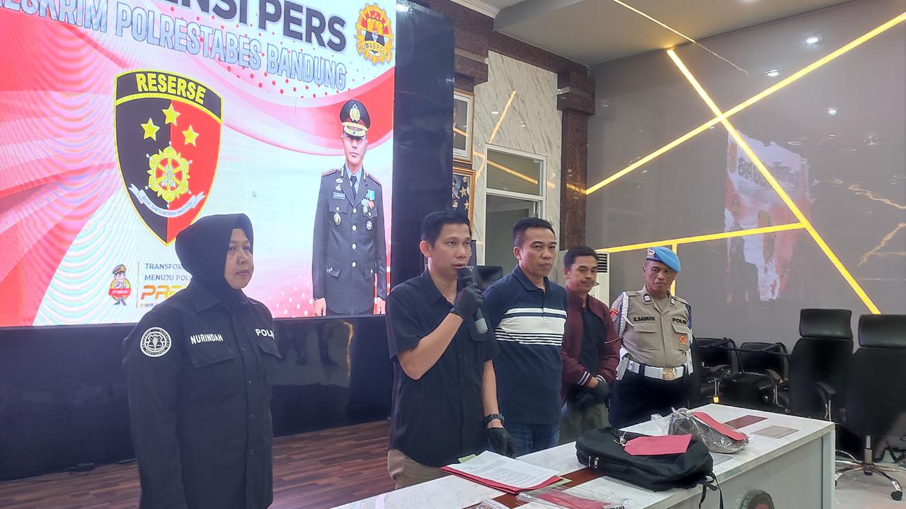 2 Begal Kurir Paket di Bandung Dibekuk Polisi, Terancam 9 Tahun Penjara