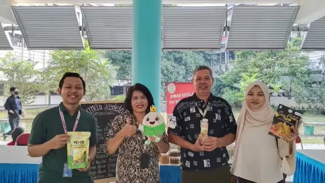 Agus Murtini (57) Saat Bazar UMKM Soya Ayu