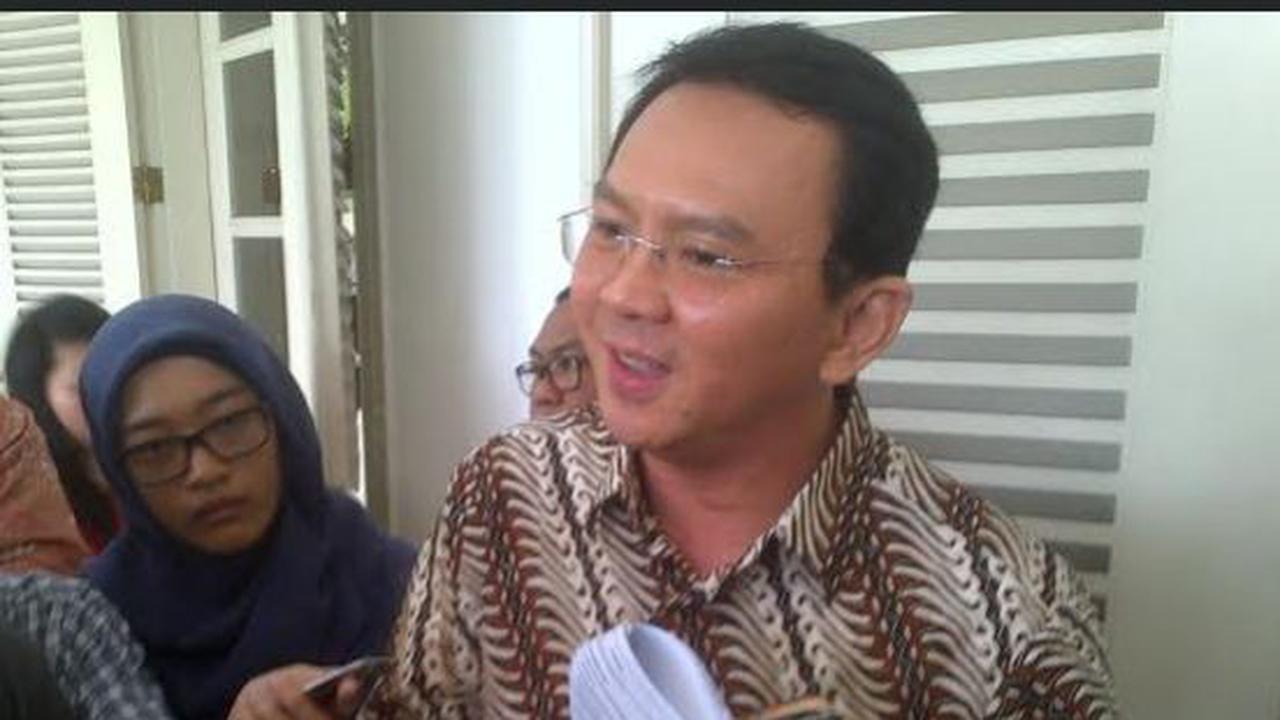 Ahok Tunjukkan Bukti Anggaran 'Siluman' dari DPRD DKI