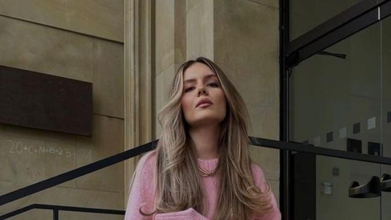 Celana Apa yang Cocok untuk Baju Pink? Yuk Mix dan Match