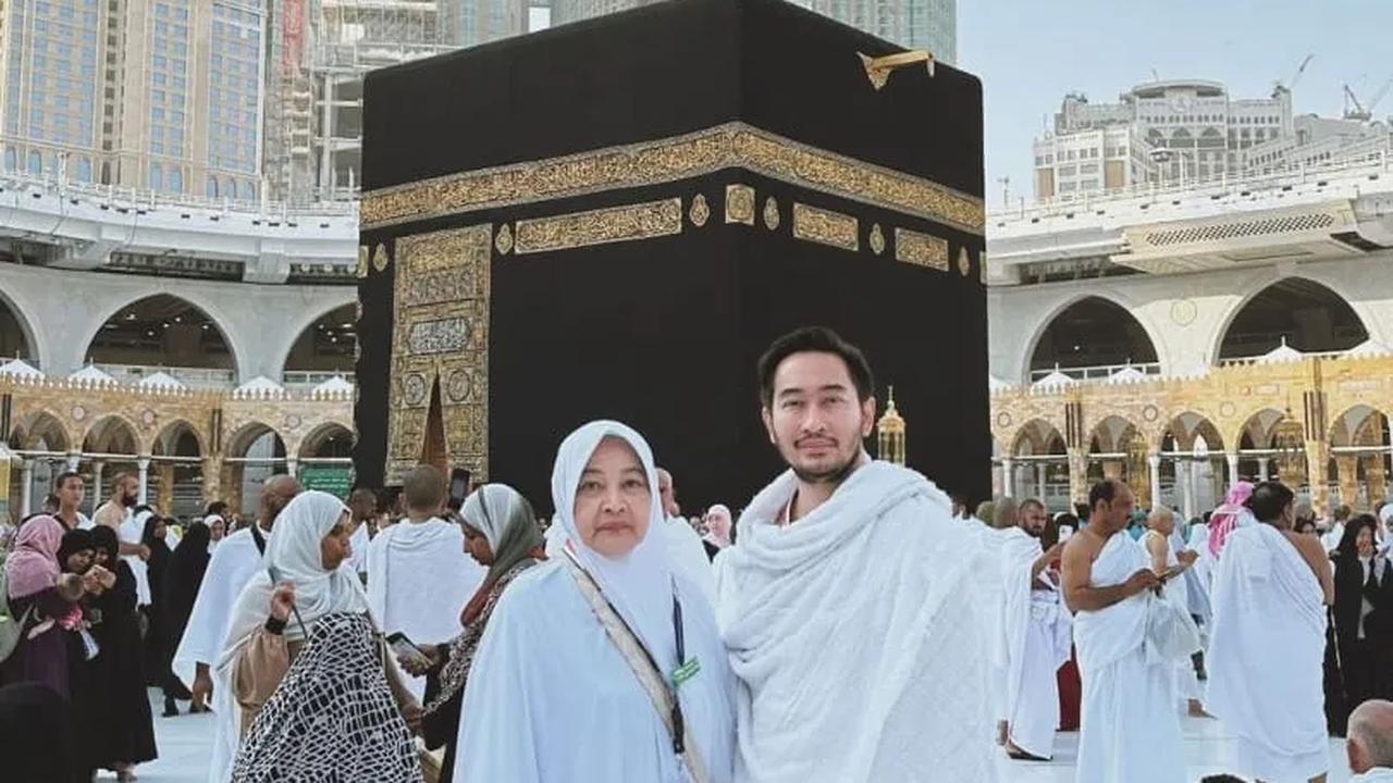 Jeje menyampaikan kabar duka kepergian sang ibunda tercinta.&nbsp;<br>