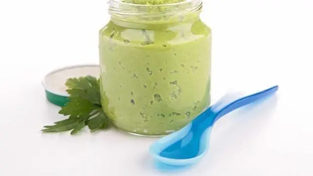 Menyiapkan Bubur Bayi Saat Bepergian