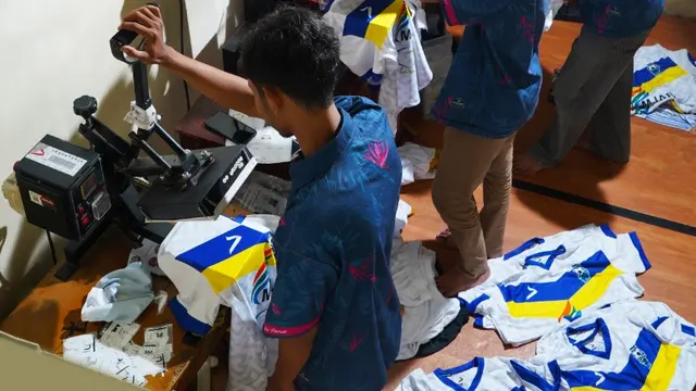 Pembuatan jersey bola custom di Parade Apparel