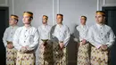 Potret gagah groomsmen Nia LIDA kenakan kain dan kopiah khas dari Sulawesi Selatan. Sudah dekat karena sama-sama memulai karier di ajang Liga Dangdut, sahabat Nia LIDA ini sempatkan bertolak ke Sulawesi Selatan. Lantaran sudah seperti saudara, tak sedikit netizen yang memuji kekompakan bridesmaid dan groomsmen pedangdut jebolan LIDA tahun 2020 itu. (Liputan6.com/IG/@gunawan.lida2020)