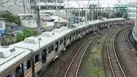 KRL jurusan Bekasi - Manggarai anjlok sekitar 50 meter dari Stasiun Jatinegara.