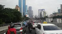 Macet Flyover Kuningan arah Senayan (Liputan6.com/Shinta Sinaga)