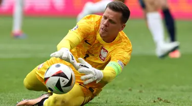 Mantan kiper Juventus dan Arsenal, Wojciech Szczesny, mengumumkan dirinya pensiun dari dunia sepak bola pada Selasa (27/08/2024). (Ronny HARTMANN / AFP)