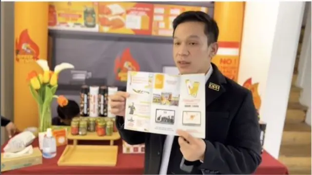 Geprek Bensu yang Ditampilkan di Paris Fashion Show 2022