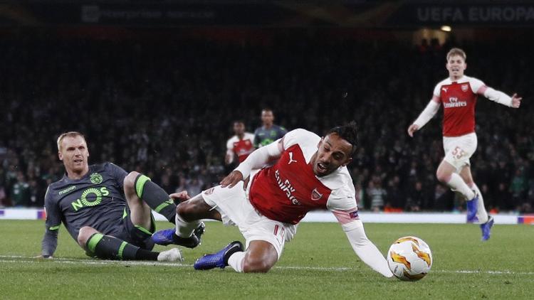 Arsenal harus puas bermain 0-0 kontra Sporting CP pada laga keempat Grup E Liga Europa, di Stadion Emirates, Kamis (8/11/2018). (AFP/Adrian Dennis)