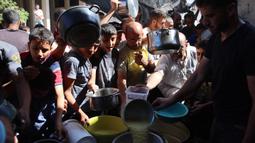 Penduduk setempat mengatakan pasukan Israel telah sepenuhnya mengisolasi wilayah utara, mengepung puluhan ribu keluarga tanpa makanan, air, dan obat-obatan. (Omar AL-QATTAA/AFP)