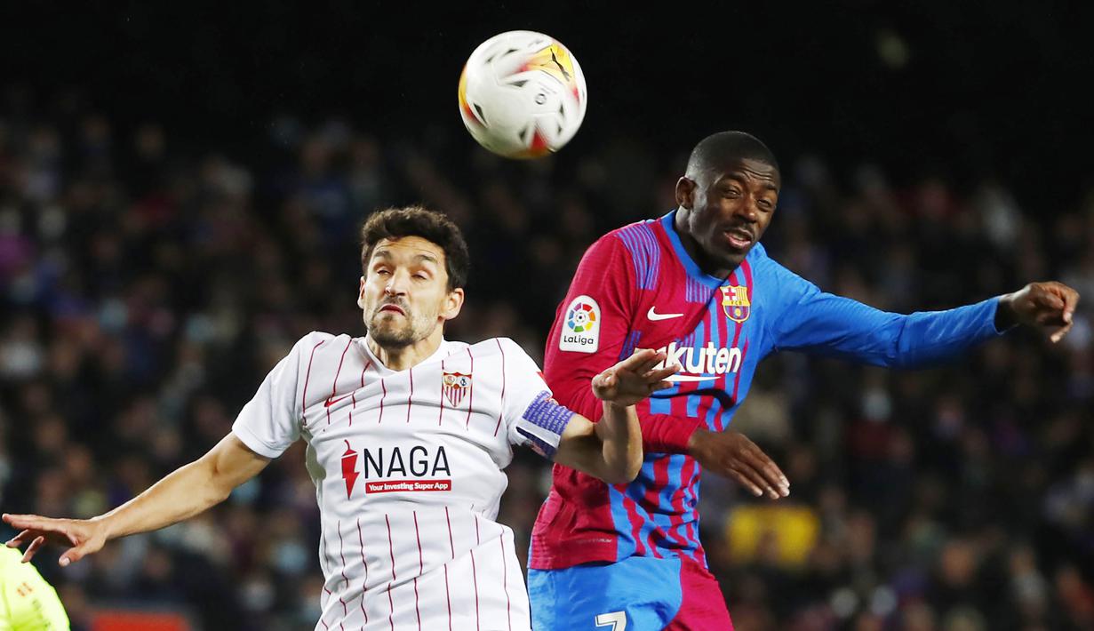 Menjalani pertandingan di Camp Nou, Senin (4/4/2022), Barca tampil percaya diri. Barcelona mencatatkan 55 persen penguasaan bola, berbanding 45 persen milik Sevilla. (AP/Joan Monfort)