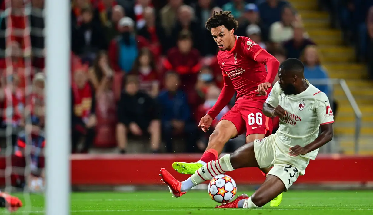 Bek dengan kontribusi gol terbanyak di Liga Inggris musim ini adalah, Trent Alexander-Arnold. Bek kanan andalan Liverpool tersebut telah membuat dua gol dan 11 asisst dalam 24 penampilannya musim ini. Alexander-Arnold sering dinilai sebagai salah satu bek sayap terbaik di dunia. (AFP/Paul Ellis)