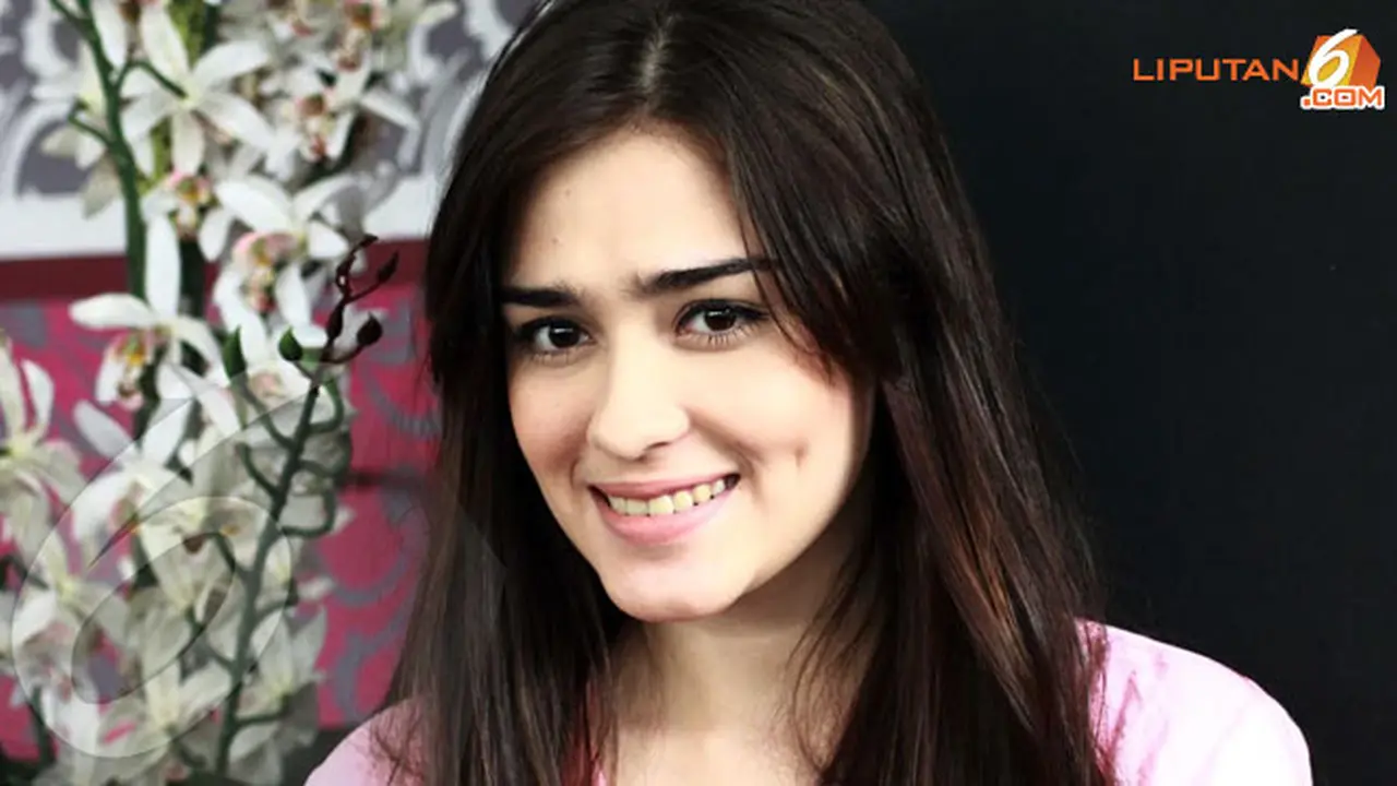 yasmine-wildbloo-3-131205b.jpg