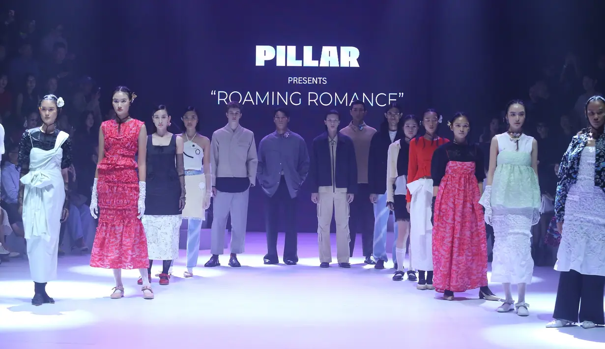 Presentasi berjudul  "Roaming Romance" disuguhkan oleh Pillar di panggung PIFW 2024. Sebagai butik multibrand terkurasi, Pillar menyajikan karya dari 3 karya desginer busana dan 1 designer sepatu. Cecilie Bahnsen dari Copenhagen, Kijun dari Seoul, Jan Sober dari Indonesia dan Jessica Priscilla dari Indonesia. Kesemuanya berpadu apik dalam satu panggung runway. [ Foto: dok Plaza Indonesia ]