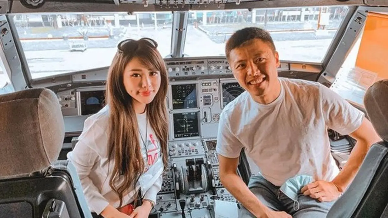 Sedang Dekat, Ini 6 Potret Kapten Vincent dan Emily Young yang Didoakan Jadian