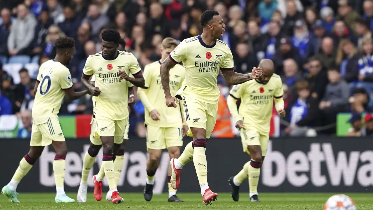 FOTO: Arsenal Lumat Leicester City di Stadion King Power