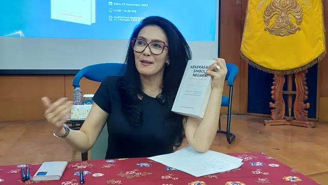 Rieke Diah Pitaloka meluncurkan buku berjudul Kekerasan Simbolik Negara: Kebijakan Rekolonialisasi.