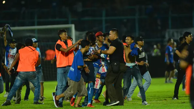 Kericuhan mewarnai duel Arema FC Vs Persib Bandung