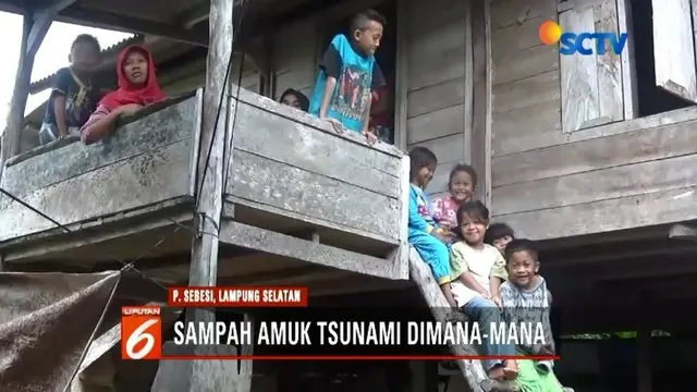Warga di Pulau Sebesi yang terkena dampak tsunami Selat Sunda terisolir. Mereka belum tersentuh bantuan, dan bertahan hidup melalui hasil kebun yang ada.