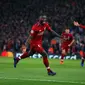 Gelandang Liverpool, Naby Keita (tengah) berselebrasi setelah mencetak gol ke gawang Porto dalam leg pertama perempat final Liga Champions di Stadion Anfield, Rabu (10/4/2019). Liverpool sukses mengalahkan Porto 2-0 melalui sumbangan Naby Keita dan Robert