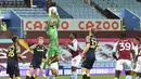 Penjaga gawang Aston Villa Jed Steer melakukan penyelamatan saat menghadapi Stoke City pada pertandingan putaran keempat Piala Liga di Stadion Villa Park, Birmingham, Inggris, Kamis (1/10/2020). Stoke City mengalahkan Aston Villa 1-0. (Peter Powell/Pool via AP)