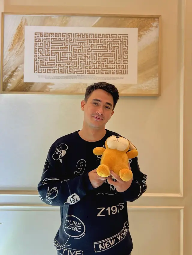Rico Valentino, artis yang ditangkap polisi bersama Putra Siregar (Foto: Instagram/@ricovalt)