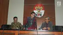 Wakil Ketua KPK Basaria Panjaitan (tengah) saat akan memberi keterangan dalam konferensi pers OTT Bupati Subang Imas Aryumningsih di Gedung KPK, Jakarta, Rabu (14/2). Imas diduga terlibat kasus perizinan penggunaan lahan. (Liputan6.com/Herman Zakharia)