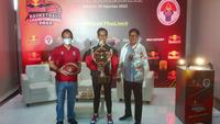 Ketua Perbasi Jakarta, Lexyndo Hakim (kiri),&nbsp;Chief Marketing Officer PT Asia Health Energi Beverages, Ricky Suhendar, dan&nbsp;Deputi 3 Bidang Pembudayaan Olahraga Kementerian Pemuda dan Olahraga, Raden Isnanta, dalam sesi&nbsp;konferensi pers grand final Red Bull&nbsp;Basketball Championship 2022 di Hotel Century, Jakarta, Selasa (30/8/2022). (Bola.com/Rizki Hidayat)
