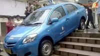 Taksi `Nyungsep` di Kantor Jokowi