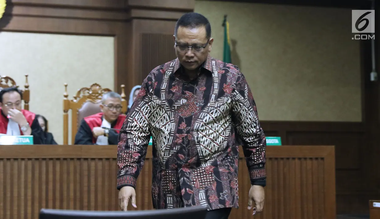 Tersangka dugaan korupsi pengadaan dan pelaksanaan pembangunan kampus IPDN Provinsi Sumatera Barat di Kabupaten Agam TA 2011, Dudy Jocom saat menjalani sidang pembacaan dakwaan di Pengadilan Tipikor, Jakarta, Rabu (11/7). (Liputan6.com/Helmi Fithriansyah)